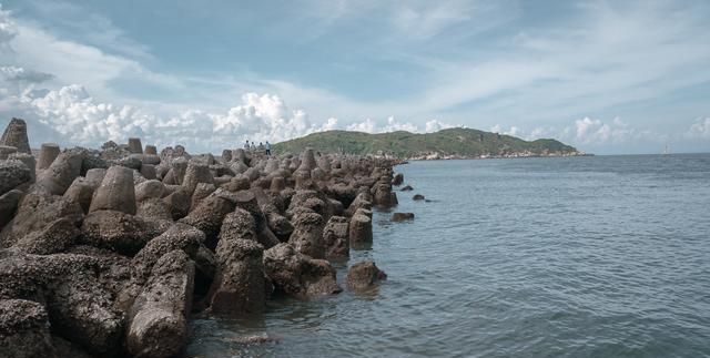 本地人才去的三亚五大海湾，不但人美景少，还可以钓鱼烧烤