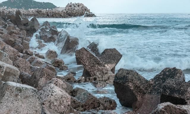 本地人才去的三亚五大海湾，不但人美景少，还可以钓鱼烧烤