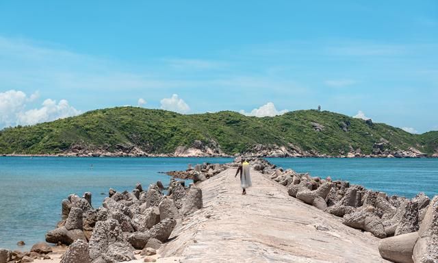 本地人才去的三亚五大海湾，不但人美景少，还可以钓鱼烧烤