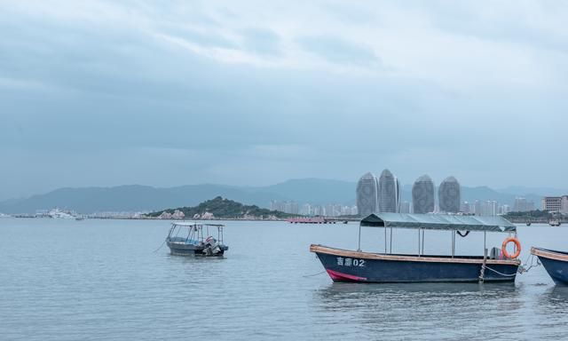 本地人才去的三亚五大海湾，不但人美景少，还可以钓鱼烧烤