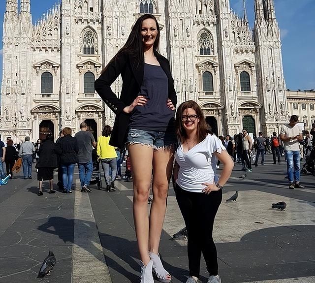 她是世界第一长腿小姐，腿长132厘米，长相漂亮却无人敢娶