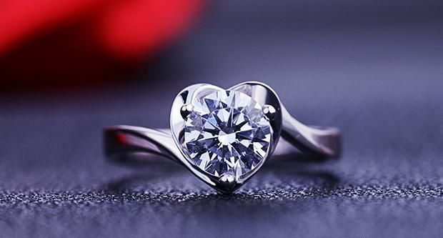 已结婚戒指应该戴在哪个手上好(买了订婚戒指还要买结婚戒指吗)图2