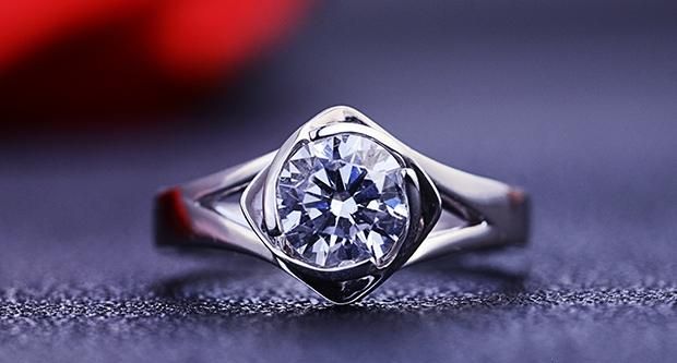 已结婚戒指应该戴在哪个手上好(买了订婚戒指还要买结婚戒指吗)图3