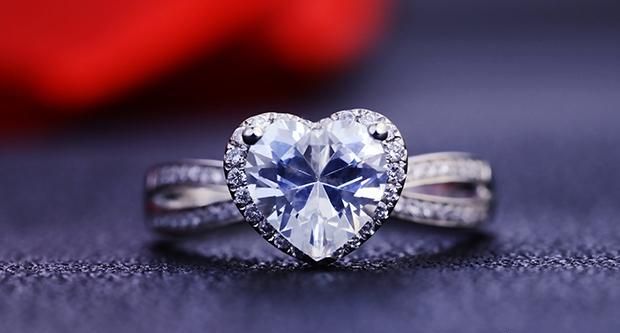 已结婚戒指应该戴在哪个手上好(买了订婚戒指还要买结婚戒指吗)图4