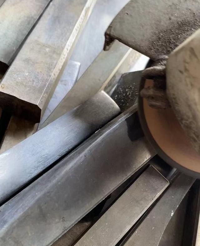 为什么几块钨钢那么重