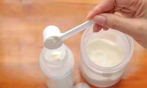 育儿小知识：奶粉的冲调步骤和细节