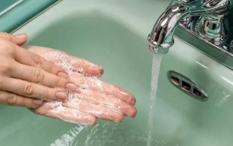 防新型冠状病毒正确洗手方法(抗冠状病毒洗手用肥皂还是洗手液)