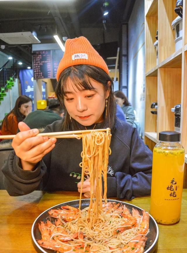 银川独特小馆高压锅蒸生蚝，葱油粉太独特