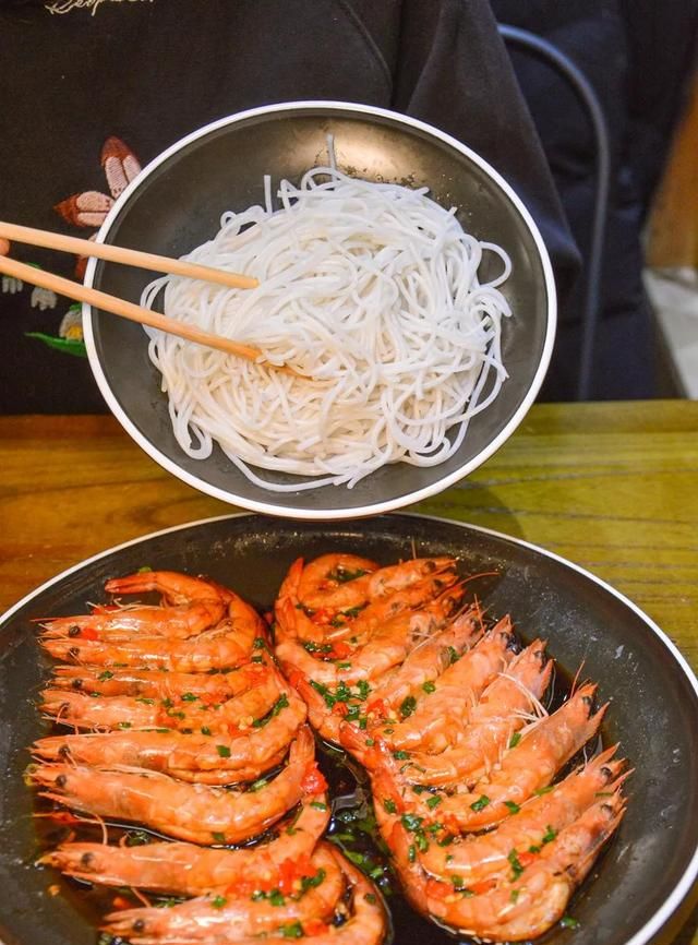 银川独特小馆高压锅蒸生蚝，葱油粉太独特