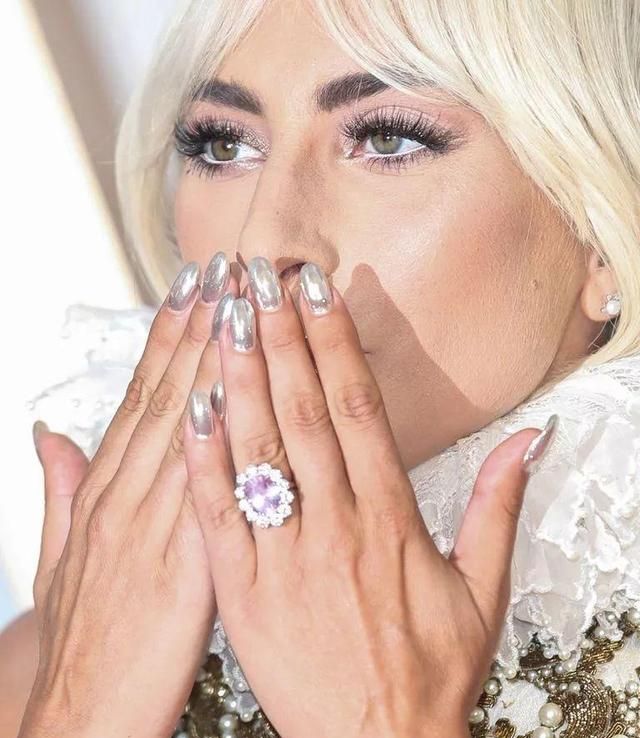 Lady Gaga又吹了一个未婚夫！背后的瓜，竟然这么大？