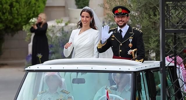 王室齐聚约旦王储婚礼！不丹王后来了，美国第一夫人和千金都来了