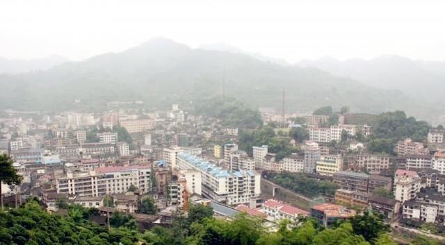 湖南湘西有个县，是歌唱家宋祖英的老家，GDP已越过30亿关口