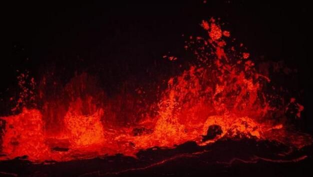 最新消息，美国火山喷9144米高！附近有雨，科学家：火山裂缝已达20个