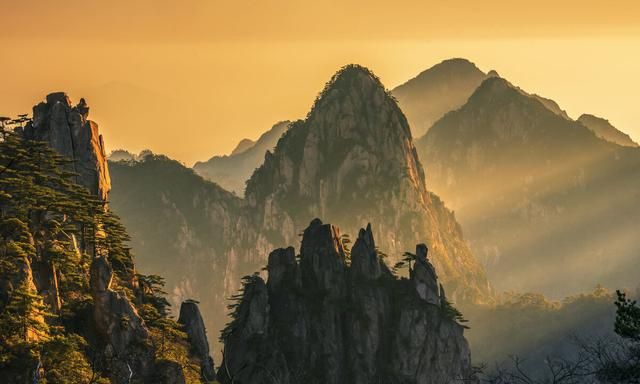榜单：中国十大名山，无限风光在险峰，人山从山众，人山又人海