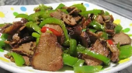 腊肉火腿肠搭配什么炒好吃,腊肉芹菜能和火腿肠一起炒吗图5