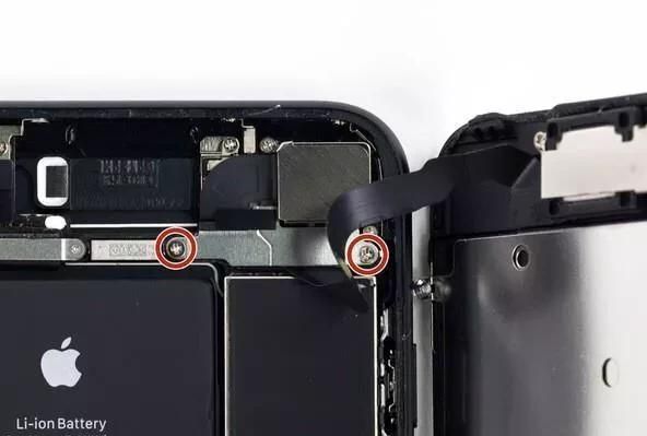苹果7手机怎么拆机换电池图5