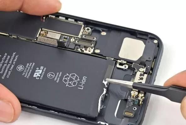 苹果7手机怎么拆机换电池图8