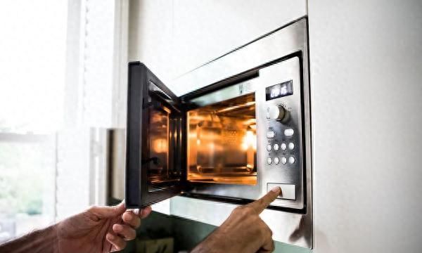 饭菜凉了放冰箱好，还是趁热放好？这个“危险温度区”要知道！