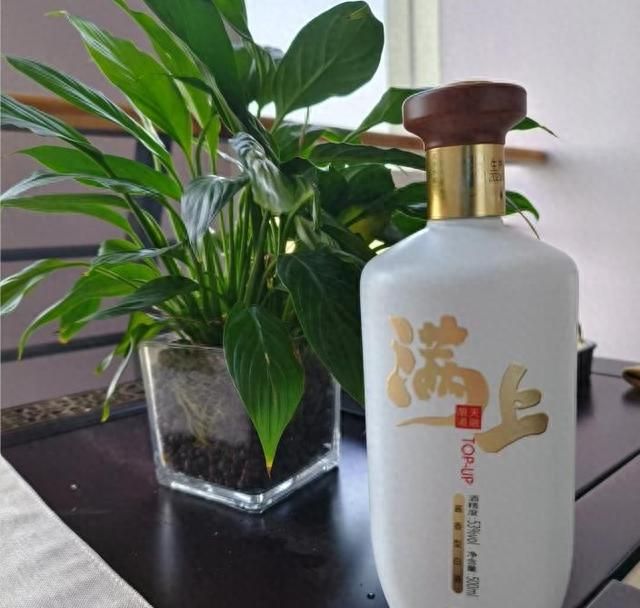 酒桌座位有讲究，切莫乱坐惹人烦！牢记3个座次规矩，避免尴尬