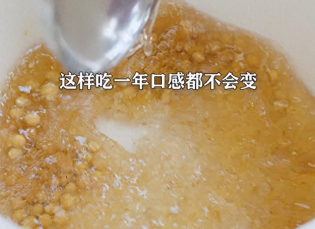 熬猪油不能直接下锅，想要猪油雪白浓香，久放不坏，牢记3个技巧