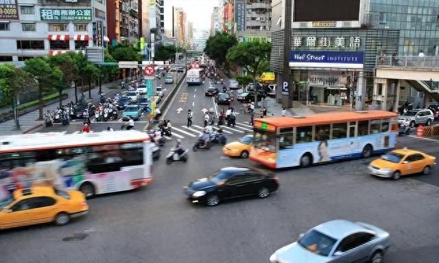 尊嘟！装了三套房才知道，门窗这样选就对了，一起和噪音说拜拜~