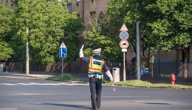 为什么有些人不理解交警，喷交警？