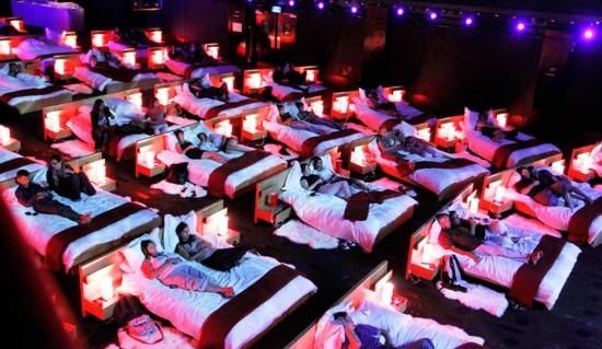 揭秘全球最让人瞪目结舌的电影院，最后一个可以边滚床单边看电影