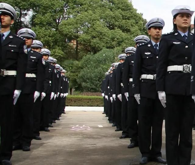 普通人怎么当上警察