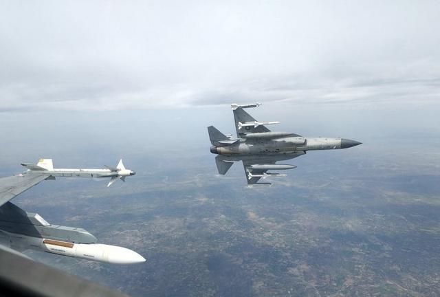 飞行员报告：巴基斯坦空军的骄傲——JF-17“枭龙”战斗机