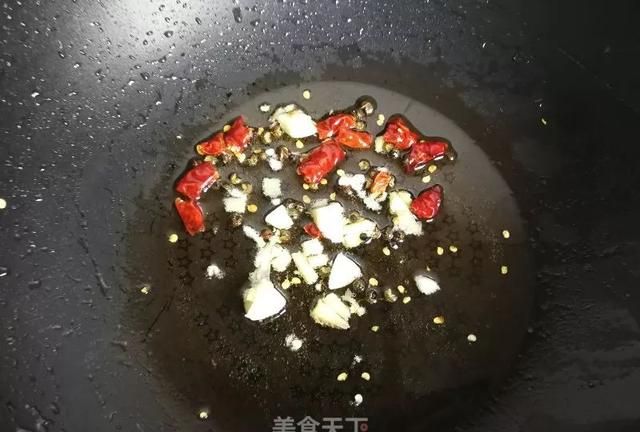 黄豆芽炒水晶粉：简单实惠又好吃，两块钱一大盘，超下饭