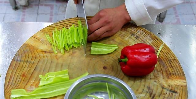 饭店的小炒粉为啥好吃，方法和步骤都告诉你，学会了做给家人吃