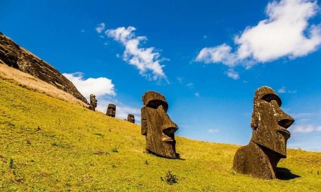 南太平洋的中心的孤岛，为何矗立着1000多尊巨型雕像？