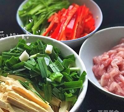 炒白豆干的家常做法大全(蒜叶炒白豆干)图3